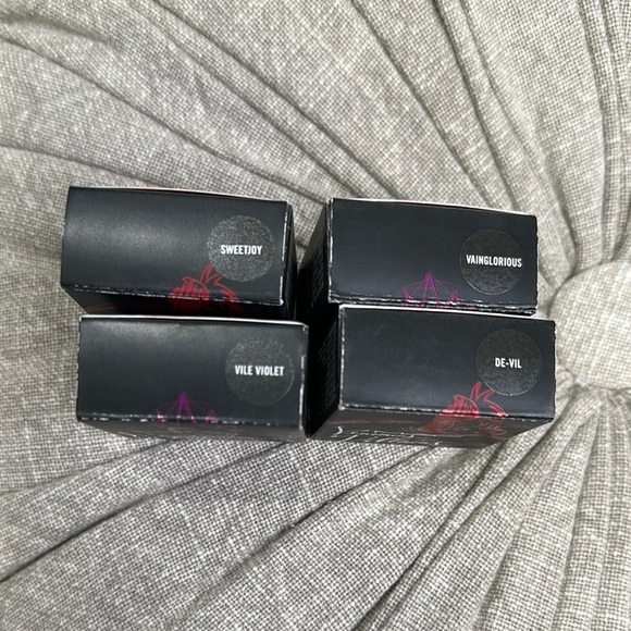 MAC Venomous Villains Makeup Set - Picture 2 of 5